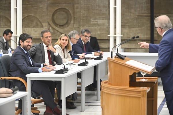 Miras responderá en la Asamblea sobre el déficit, la ley del Mar Menor y el transporte sanitario
