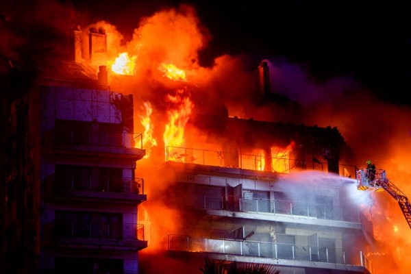El incendio del edificio de València empezó en un electrodoméstico de una cocina
