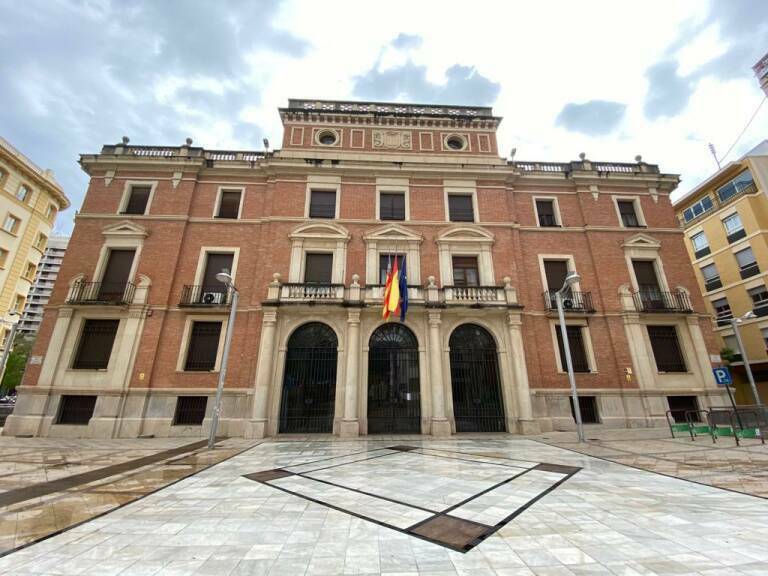 La Diputación resuelve la póliza de vida de los 635 funcionarios: sube la indemnización a 68.000 euros