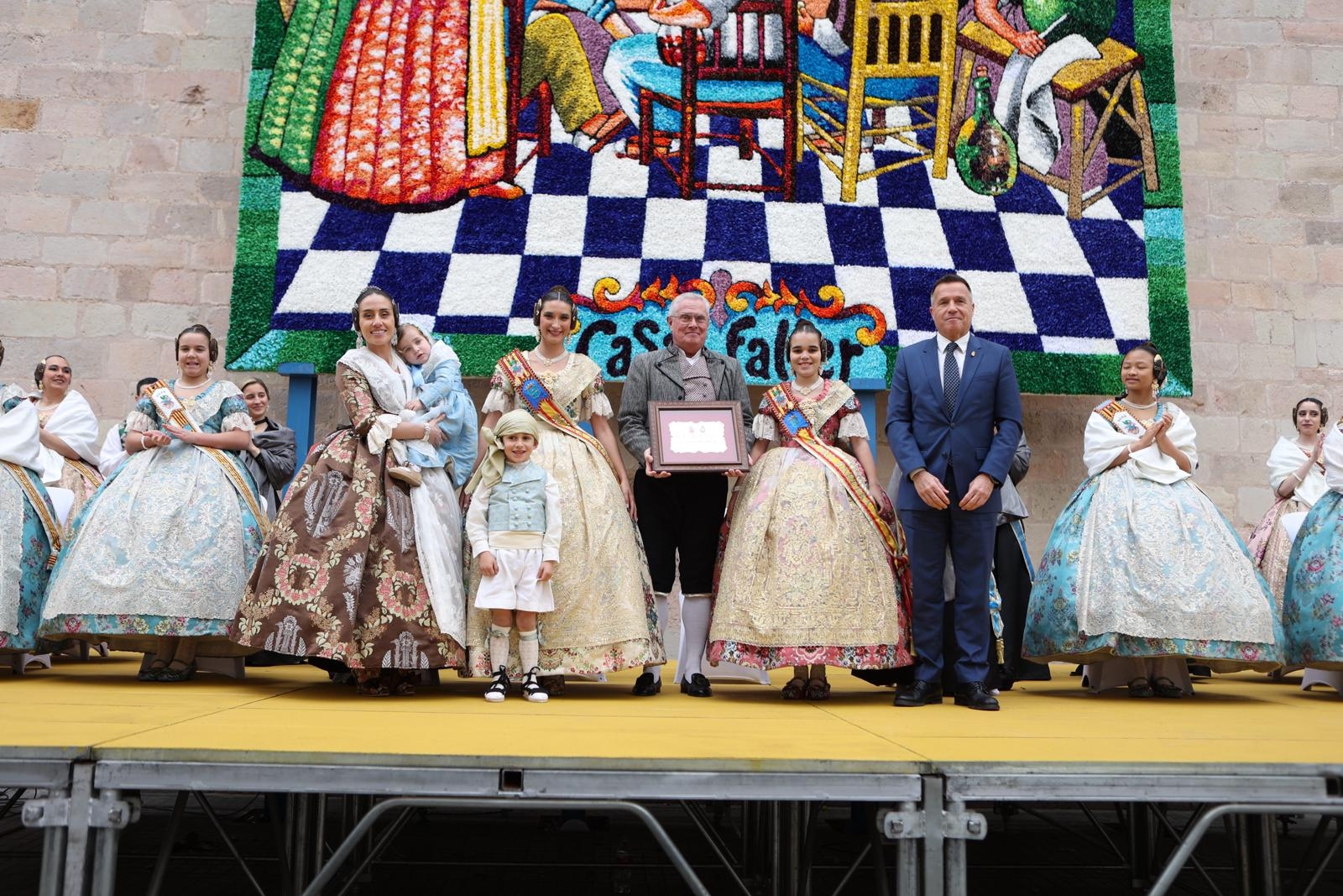 Burriana homenajea a Salvador Boix por su dedicación con el desarrollo de las Fallas