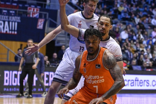 Sólido triunfo coral en la pista del Monbus Obradoiro