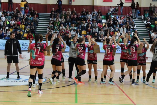 El Atticgo Elche pone un pie en semifinales tras arrollar al Gjorche Petrov-Skopje