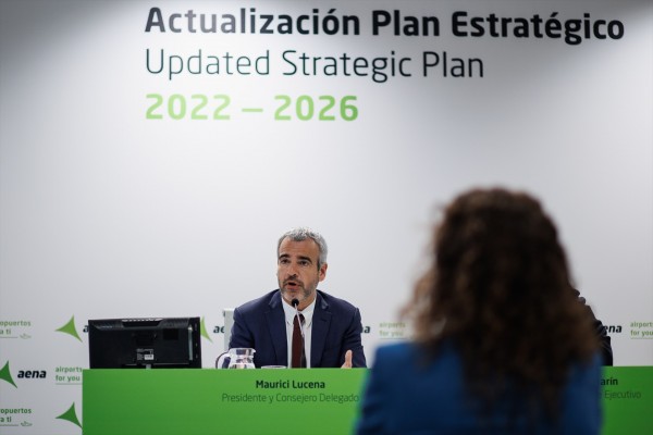 Aena avanza en su plan para construir hoteles en València y otros cuatro aeropuertos españoles