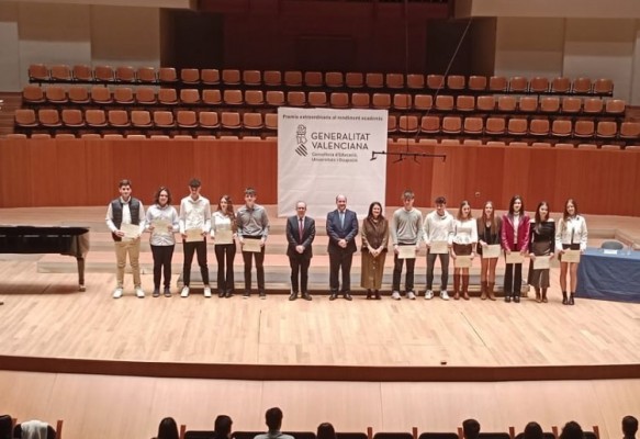 Alumnos de ESO y Bachillerato reciben sus premios a la excelencia académica del curso 21-22