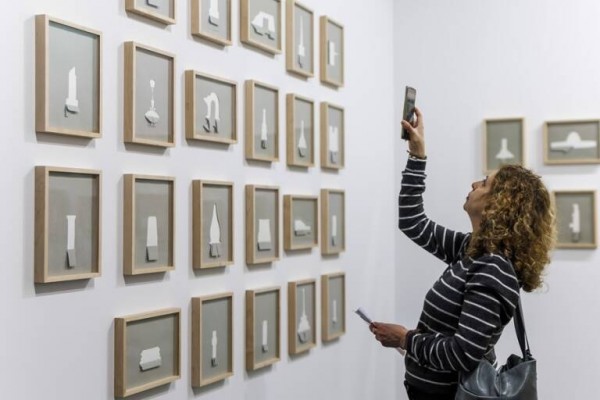 La brecha está en el precio: hay más mujeres artistas, pero cobran menos