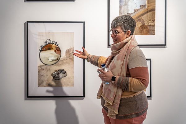Benicàssim inaugura una exposición que busca romper el silencio sobre el abuso infantil