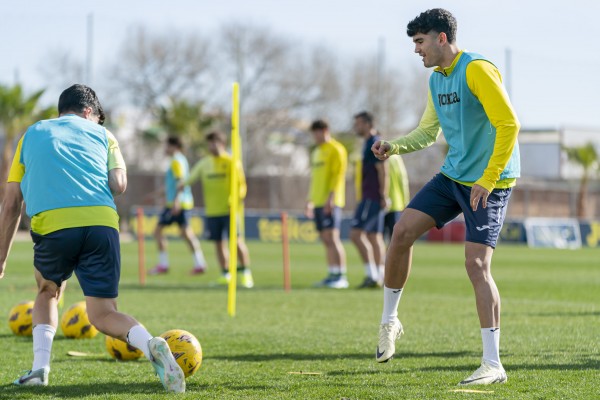 El Villarreal B apela a su fortaleza en La Cerámica para vencer al Elche y salir del descenso 