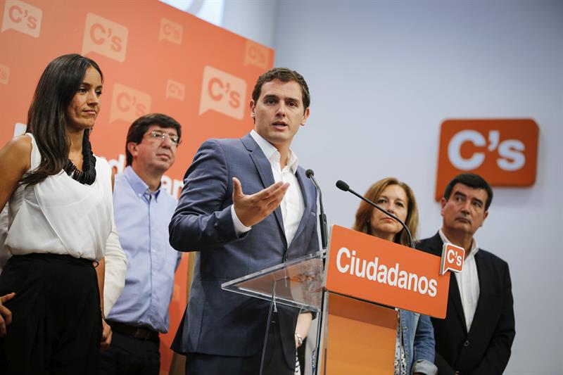Rivera anuncia que Ciudadanos se abstendrá en la segunda votación de investidura de Rajoy