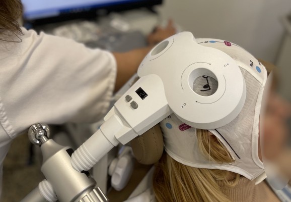 El Hospital Clínico incorpora la estimulación magnética transranal contra el dolor crónico