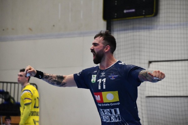 El Benidorm empata en casa del Bidasoa tras neutralizar una desventaja de siete goles