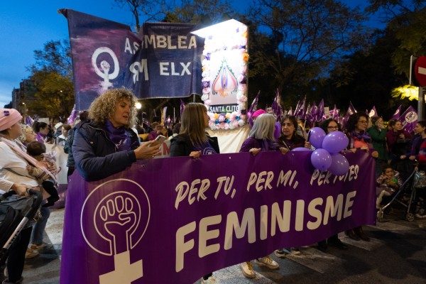 Elche sale a la calle en un 8M marcado por cuestiones más políticas y laborales