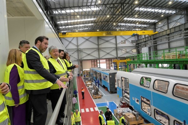Puente supervisa los progresos en la fabricación en Albuixech de 79 nuevos trenes de Cercanías
