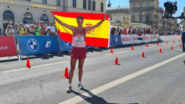 López Nicolás busca en Valencia la marca para París 2024 en el relevo mixto de marcha
