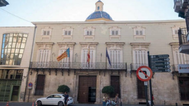 Orihuela licita el alquiler de contenedores para limpieza de playas, podas y enseres: 304.000 euros