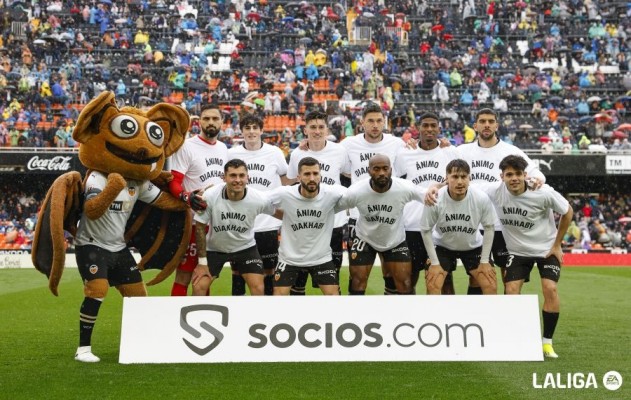 El Valencia y el Getafe salen con una camiseta con ánimos para Diakhaby
