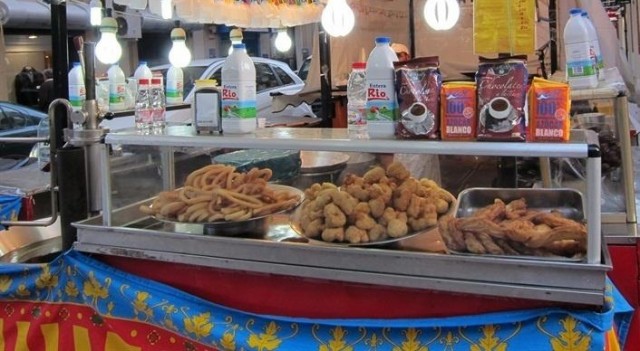 Solo el 52% de los puestos de churros tiene la autorización a la vista y en la mayoría no se lee