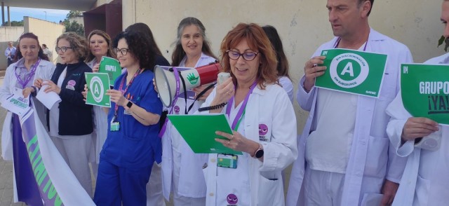Decenas de enfermeras se manifiestan en Castellón contra la discriminación y la brecha de género