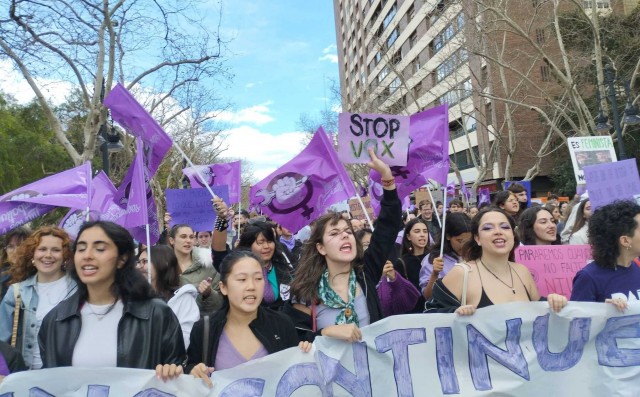 Una manifestación estudiantil clama por el feminismo y carga contra Vox y la justicia
