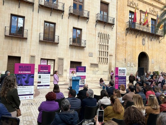 El Ayuntamiento de Elche celebra el 8 de marzo bajo el lema 'Una mirada de mujer'