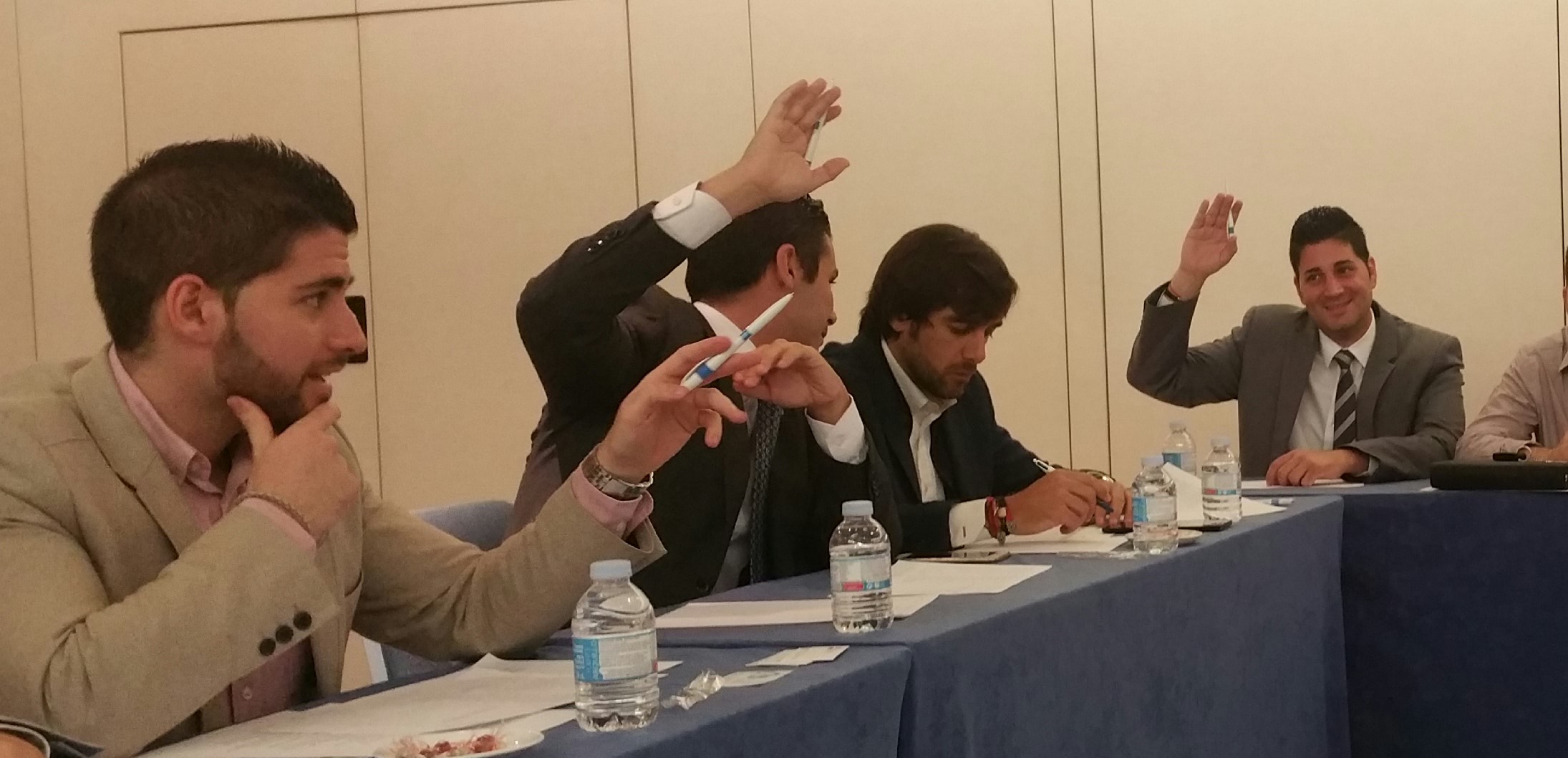 Las personas que buscan trabajo entrevistarán a sus posibles futuros jefes