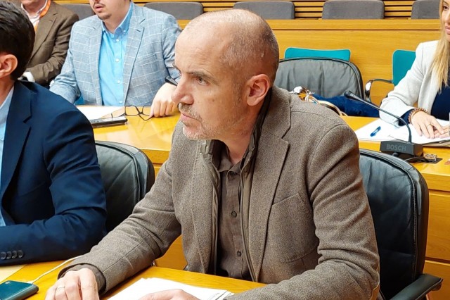 Alós defiende en Les Corts 