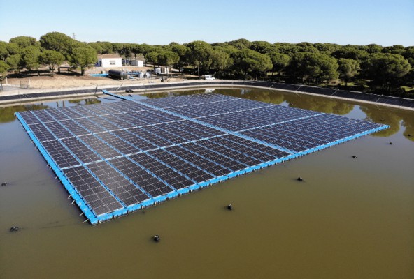 Isigenere concluye la instalación fotovoltaica flotante para regantes de la provincia de Huelva
