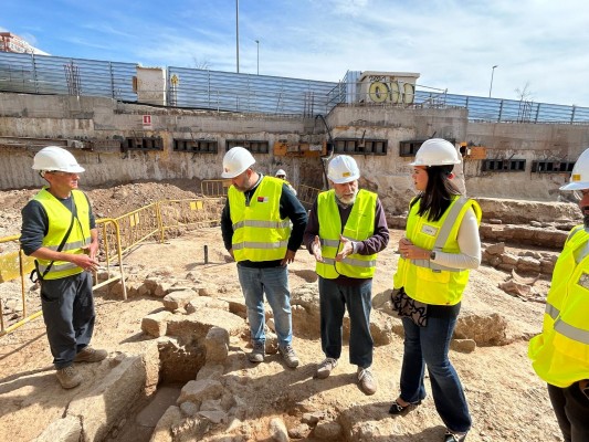 Alicante supervisa los restos romanos hallados en Benalúa Sur: un recinto industrial y dos tumbas