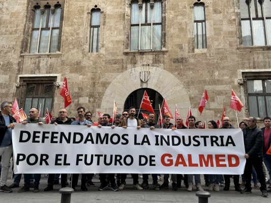 Los trabajadores de Galmed se concentran ante el Palau de la Generalitat ante el anuncio de cierre
