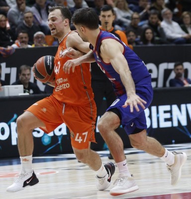  Un sólido Barça recupera el paso y complica el 'play-in' del Valencia Basket
