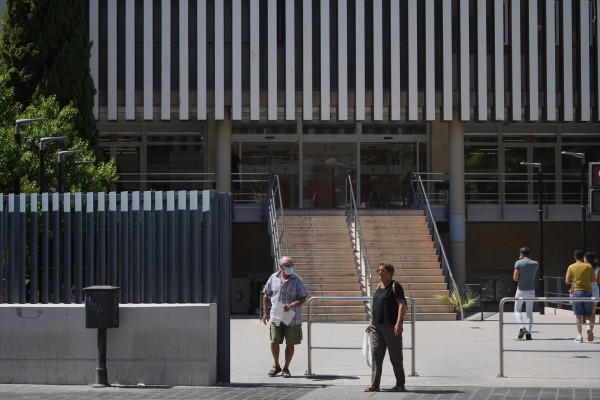 Abanicos solidarios desde el Doctor Peset para pedir la necesidad de 