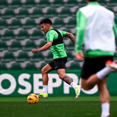 El Elche prepara el duelo ante el Villarreal B sin Mario Gaspar, Carreira, Mourad y Plano
