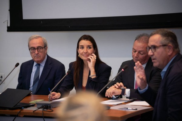 Consell, Ivie y CEV advierten: la infrafinanciación y la deuda dificultan el apoyo al tejido productivo
