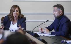 València saca a exposición su cambio de topónimo en pleno agosto