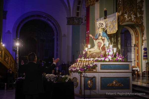 La Iglesia de Santa María de Cartagena se convierte en la 'catedral de las saetas' con la final del Concurso Nacional