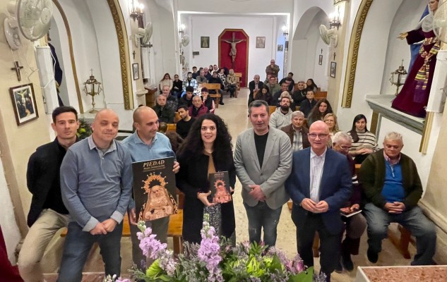 Santa Cruz presenta el libro de la Coronación 'Piedad. Madre Santacrucina'