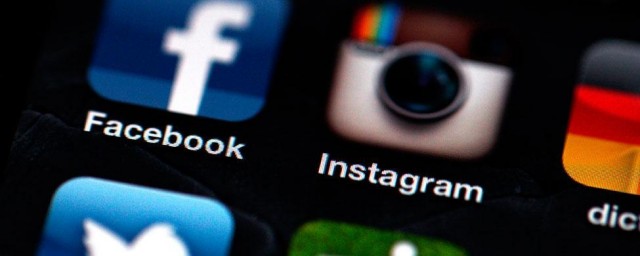 El 63% de los españoles detalla sus vacaciones por redes sociales
