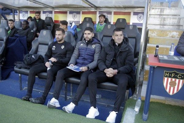 Torrecilla tiene solo a dos centrales disponibles para recibir al Valencia Mestalla