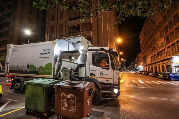 Petrer tramita más de 900 solicitudes de bonificación del 50% de la tasa de basura