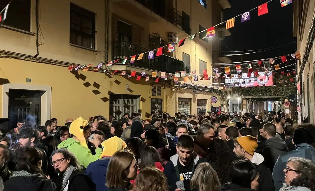 Sale de la UCI el herido en una agresión grupal a un casal antifascista de Castelló