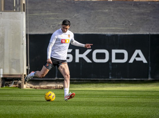 Yaremchuk no comienza la sesión con el grupo