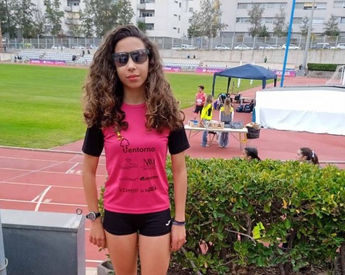 Fátima Hernández, de Águilas, bate el récord regional sub-18 de 5.000 metros en Gavà