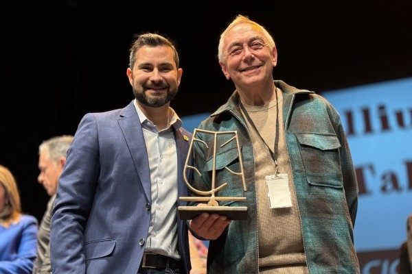 L'Alcora recibe el premio 'Tablas' por su apoyo al teatro amateur
