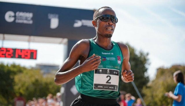 Thierry Ndikumwenayo, atleta del Playas de Castellón, liderará a España en el Mundial de Cross