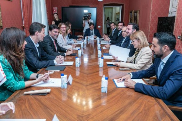 Segundo encuentro entre Pablo Ruz y Luis Barcala con sus equipos de gobierno: ahora en Elche