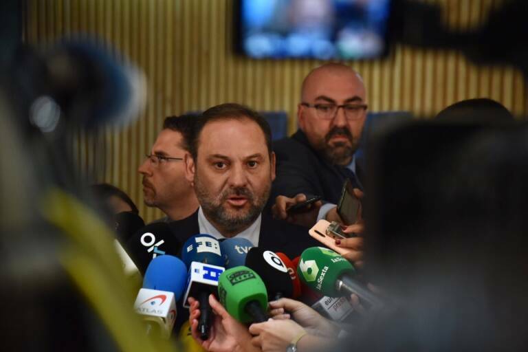 La Guardia Civil sitúa pagos de Ábalos a Koldo García por 14.290 euros en viajes y billetes de avión