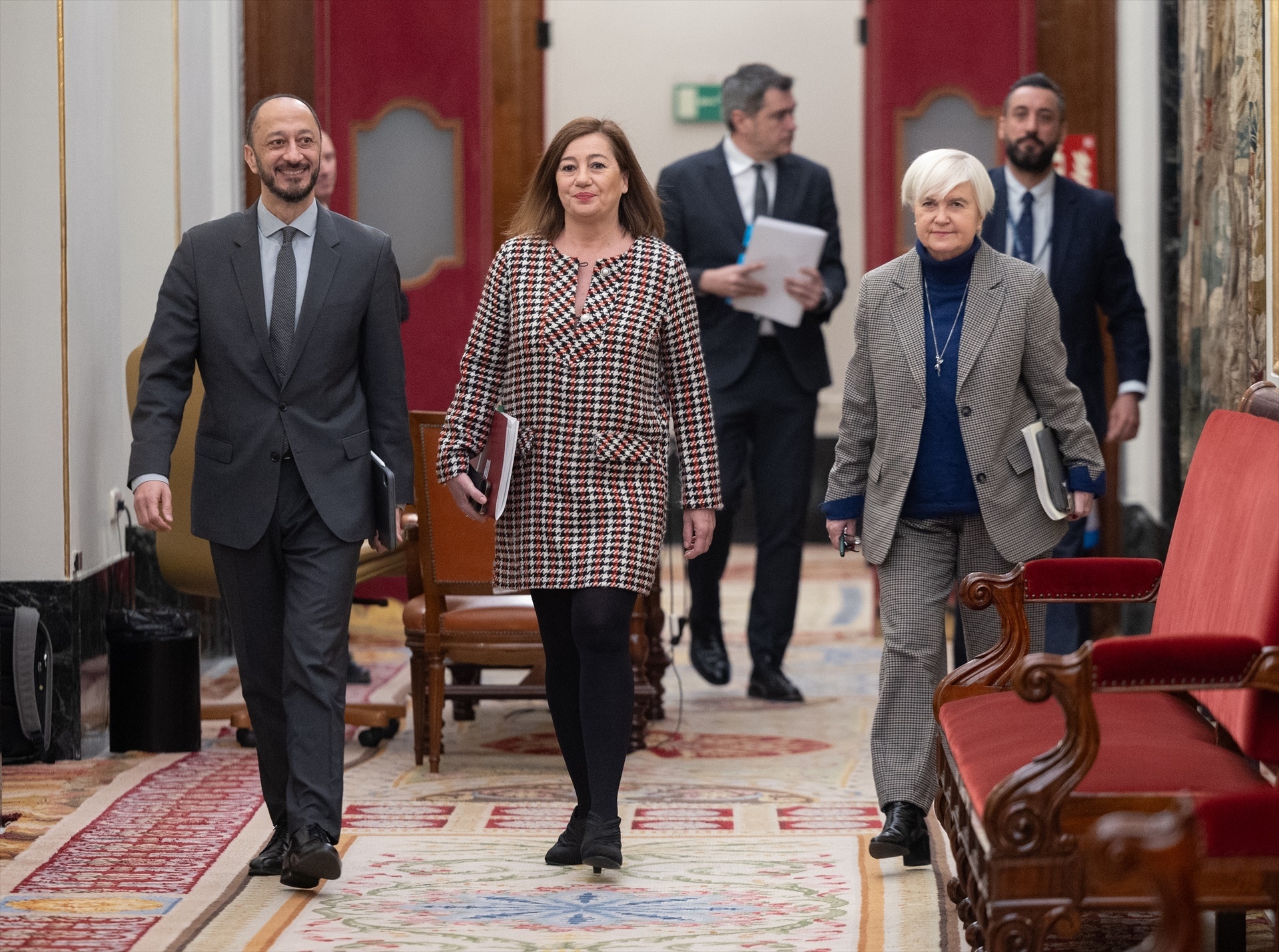 El Congreso aprueba su presupuesto para 2024 y la subida para diputados, con la abstención del PP