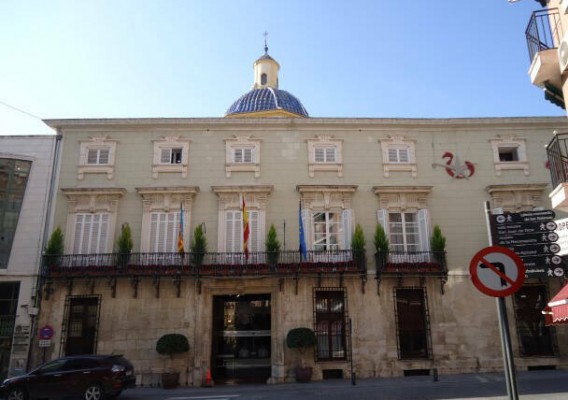 Orihuela licita las luces para las fiestas de pedanías de abril a junio por 71.000 euros 