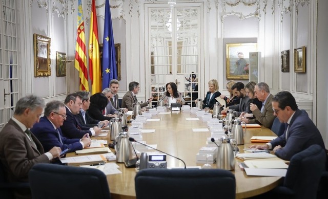 PP y Vox acuerdan que el premio de Les Corts del 8M se dé a la mujer elegida por mayoría