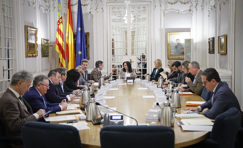 PP y Vox acuerdan que el premio de Les Corts del 8M se dé a la mujer elegida por mayoría