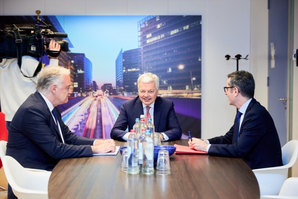 Reynders ve 
